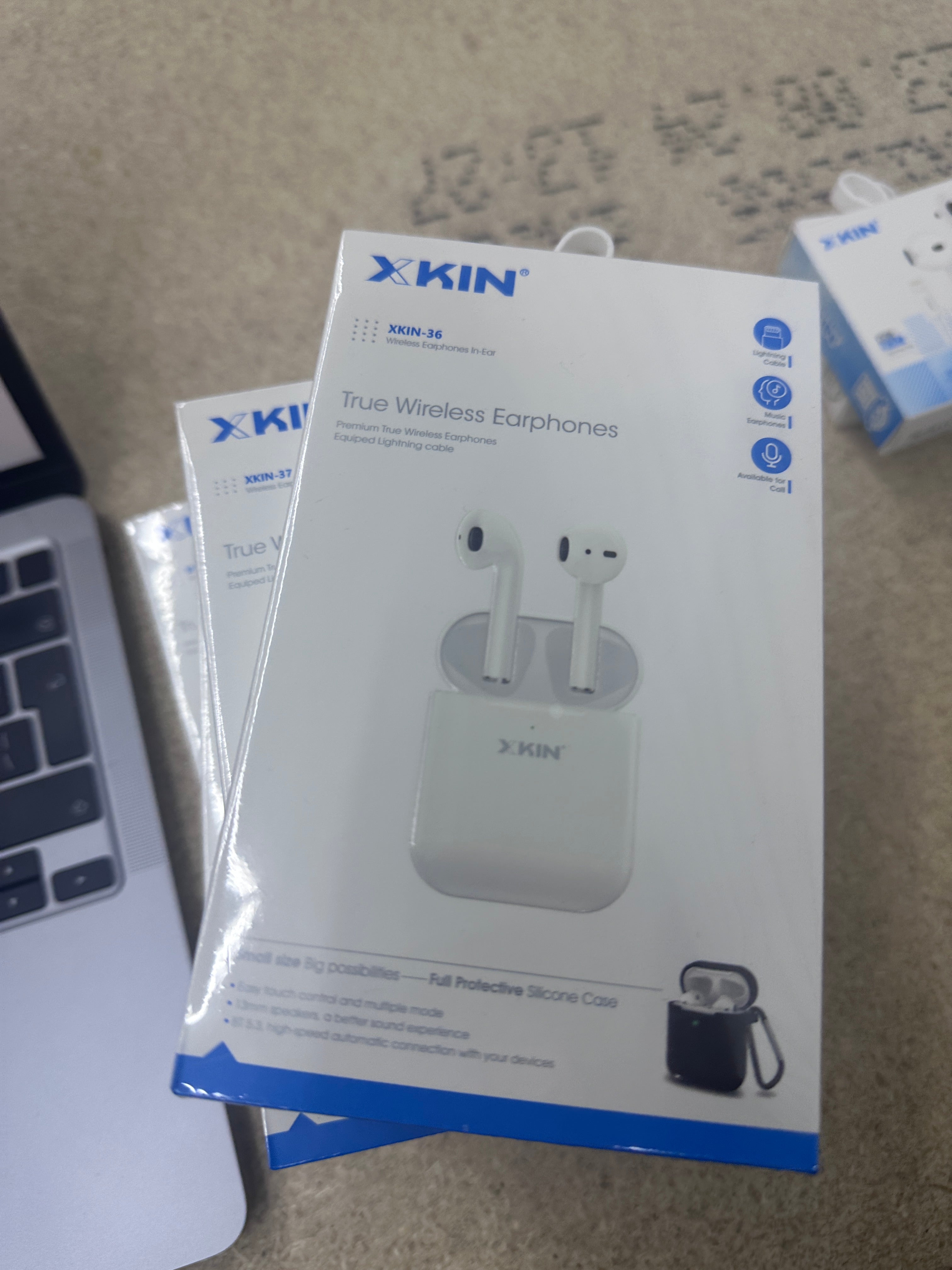 Xkin AirPods In-Ear Wireless Headphones with Charging Case and lightning cable